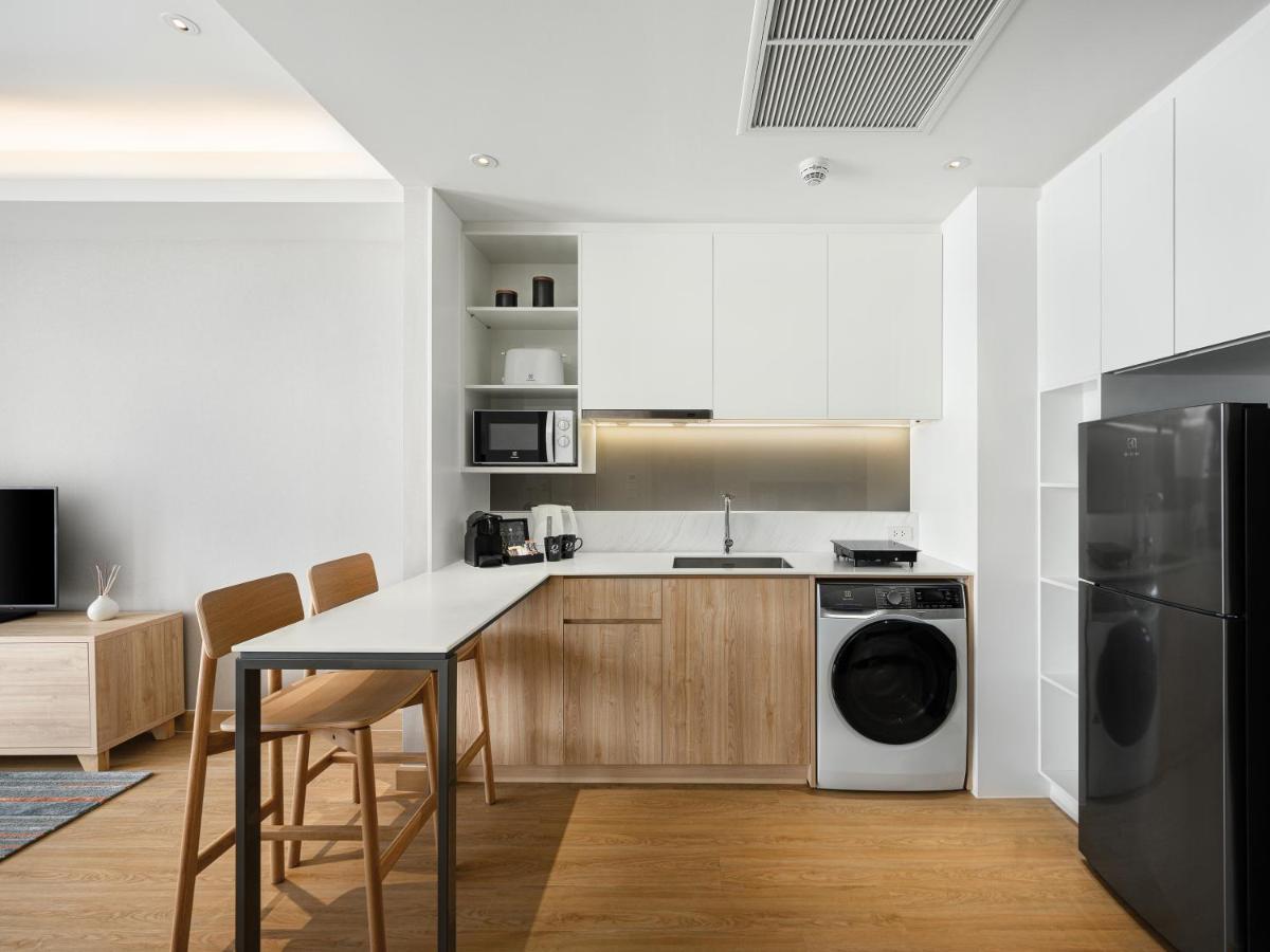 曼谷橡树套房酒店【Sha+】 外观 照片 A typical apartment kitchen